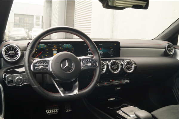 Mercedes-Benz CLA-Klasse 200 163pk Automaat AMG Business Solution -LED-ECC-