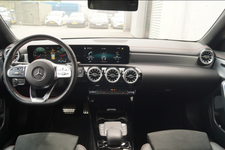 Mercedes-Benz CLA-Klasse 200 163pk Automaat AMG Business Solution -LED-ECC-