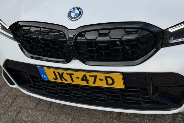 BMW 3 Serie Touring 330e M-Sport | 19,5 kWh Accu | Panodak | Head-Up | Memory | Trekhaak | 360° Camera | Fabrieksgarantie