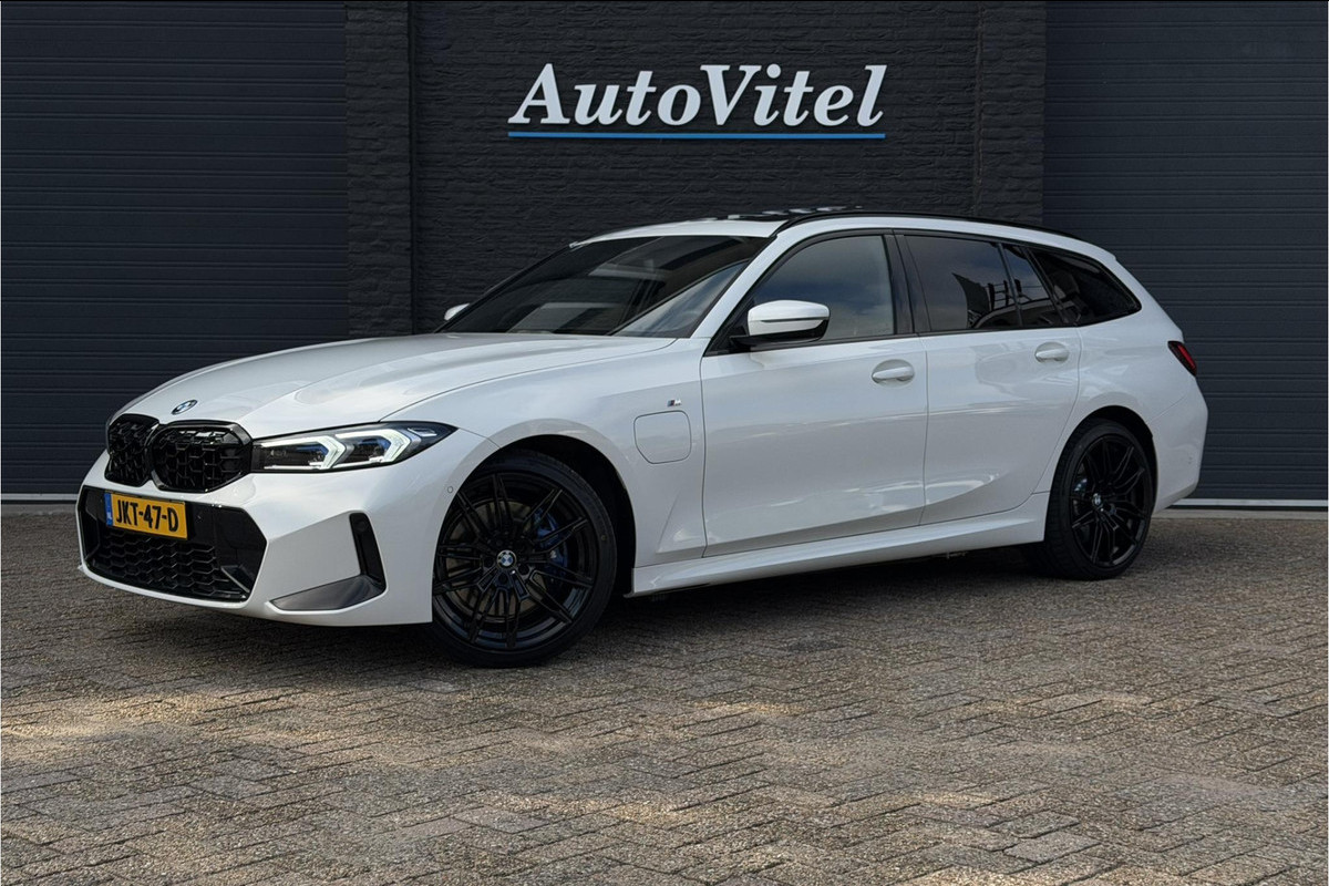 BMW 3 Serie Touring 330e M-Sport | 19,5 kWh Accu | Panodak | Head-Up | Memory | Trekhaak | 360° Camera | Fabrieksgarantie