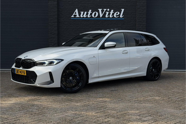 BMW 3 Serie Touring 330e M-Sport | 19,5 kWh Accu | Panodak | Head-Up | Memory | Trekhaak | 360° Camera | Fabrieksgarantie
