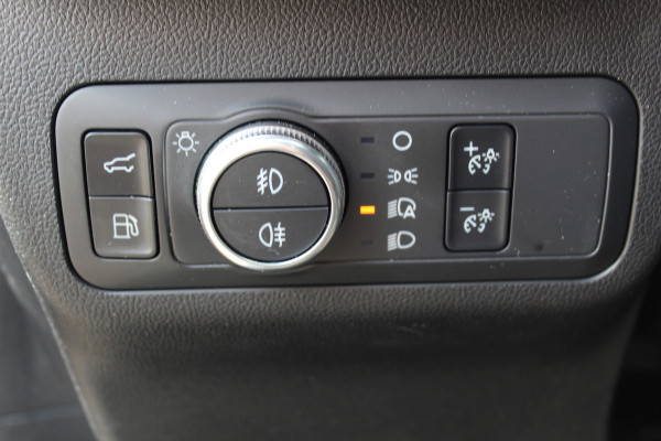 Ford Kuga 2.5 PHEV ST-Line X , 1500kg Trekgewicht , Slechts 35000km Navigatie, Stoel,stuur en voorruitverwarming, Climate control Trekhaak , Bluetooth , Head-up display , BenO audio systeem
