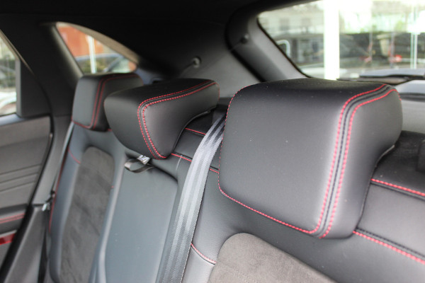 Ford Kuga 2.5 PHEV ST-Line X , 1500kg Trekgewicht , Slechts 35000km Navigatie, Stoel,stuur en voorruitverwarming, Climate control Trekhaak , Bluetooth , Head-up display , BenO audio systeem