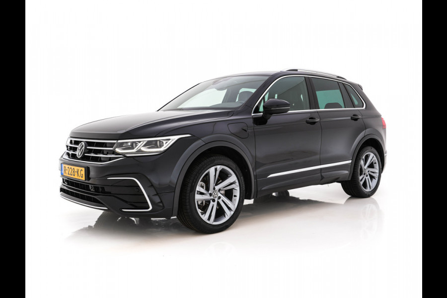 Volkswagen Tiguan 1.4 TSI eHybrid R-Line Business+ (Plug-in) (INCL-BTW) Aut. *LEATHER-FABRIC | FULL-LED | ADAPTIVE-CRUISE | CAMERA | DIGI-COCKPIT | KEYLESS | PRIVACY-GLASS | SPORTSEATS | SHIFTPADDLES | NAVI-FULLMAP | ECC | PDC | 19''ALU*