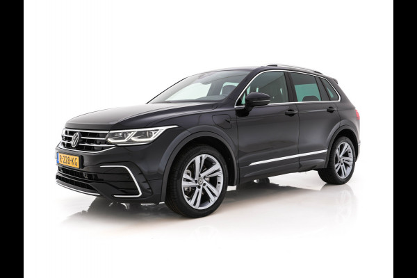 Volkswagen Tiguan 1.4 TSI eHybrid R-Line Business+ (Plug-in) (INCL-BTW) Aut. *LEATHER-FABRIC | FULL-LED | ADAPTIVE-CRUISE | CAMERA | DIGI-COCKPIT | KEYLESS | PRIVACY-GLASS | SPORTSEATS | SHIFTPADDLES | NAVI-FULLMAP | ECC | PDC | 19''ALU*