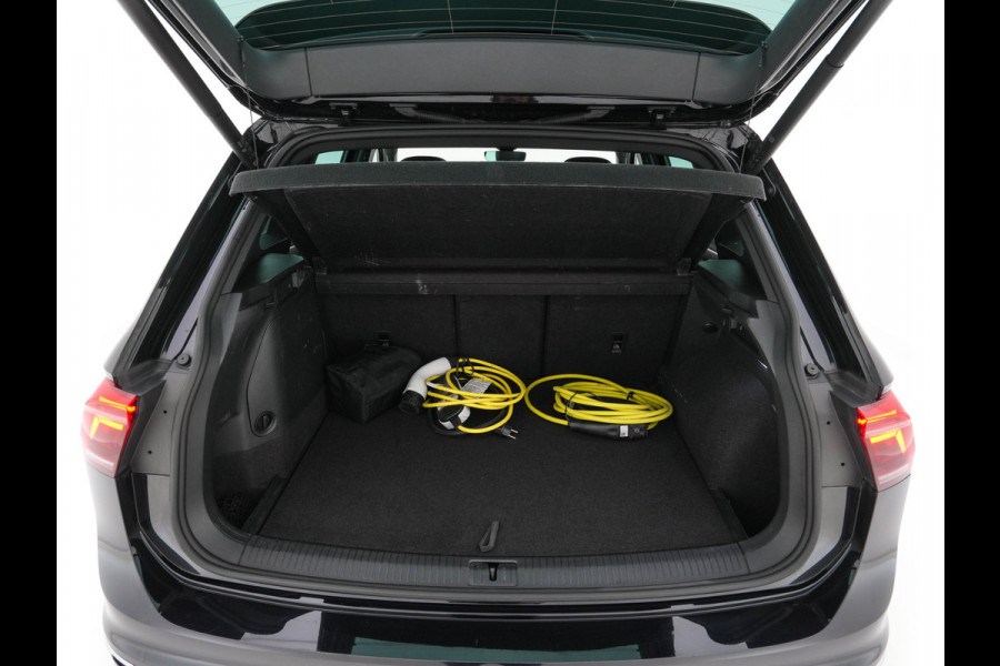 Volkswagen Tiguan 1.4 TSI eHybrid R-Line Business+ (Plug-in) (INCL-BTW) Aut. *LEATHER-FABRIC | FULL-LED | ADAPTIVE-CRUISE | CAMERA | DIGI-COCKPIT | KEYLESS | PRIVACY-GLASS | SPORTSEATS | SHIFTPADDLES | NAVI-FULLMAP | ECC | PDC | 19''ALU*