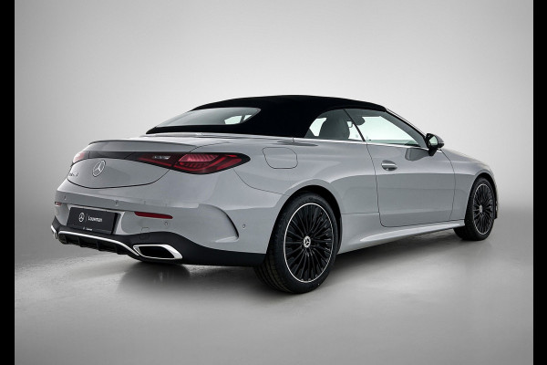 Mercedes-Benz CLE Cabriolet 200 AMG Line | Premium Plus pakket | Winterpakket | Rijassistentiepakket Plus | AMG spoiler | Middenconsole metaalstructuur | Stoelventilatie/- verwarming | Windschut | 19 inch multispaaks lichtmetalen AMG velgen |