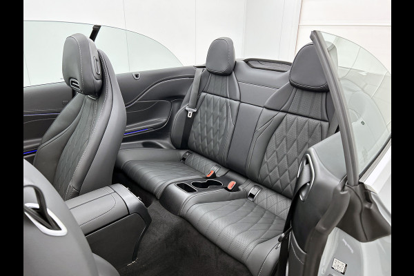 Mercedes-Benz CLE Cabriolet 200 AMG Line | Premium Plus pakket | Winterpakket | Rijassistentiepakket Plus | AMG spoiler | Middenconsole metaalstructuur | Stoelventilatie/- verwarming | Windschut | 19 inch multispaaks lichtmetalen AMG velgen |