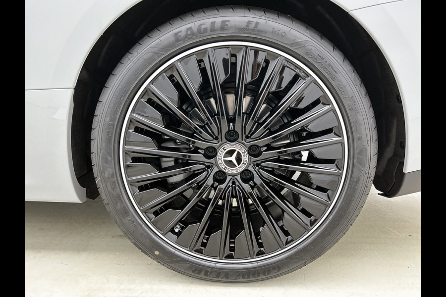 Mercedes-Benz CLE Cabriolet 200 AMG Line | Premium Plus pakket | Winterpakket | Rijassistentiepakket Plus | AMG spoiler | Middenconsole metaalstructuur | Stoelventilatie/- verwarming | Windschut | 19 inch multispaaks lichtmetalen AMG velgen |