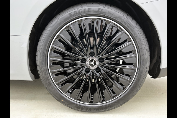 Mercedes-Benz CLE Cabriolet 200 AMG Line | Premium Plus pakket | Winterpakket | Rijassistentiepakket Plus | AMG spoiler | Middenconsole metaalstructuur | Stoelventilatie/- verwarming | Windschut | 19 inch multispaaks lichtmetalen AMG velgen |