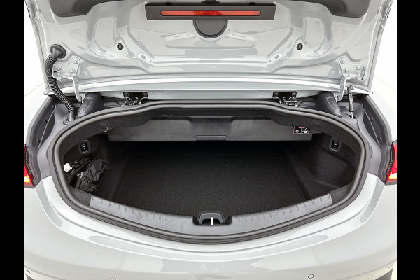 Mercedes-Benz CLE Cabriolet 200 AMG Line | Premium Plus pakket | Winterpakket | Rijassistentiepakket Plus | AMG spoiler | Middenconsole metaalstructuur | Stoelventilatie/- verwarming | Windschut | 19 inch multispaaks lichtmetalen AMG velgen |