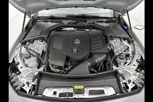 Mercedes-Benz CLE Cabriolet 200 AMG Line | Premium Plus pakket | Winterpakket | Rijassistentiepakket Plus | AMG spoiler | Middenconsole metaalstructuur | Stoelventilatie/- verwarming | Windschut | 19 inch multispaaks lichtmetalen AMG velgen |