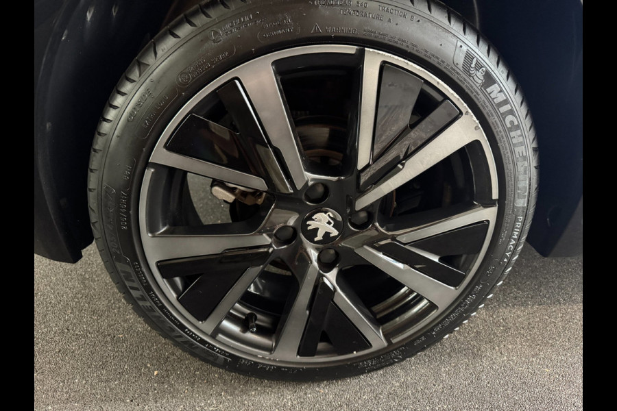 Peugeot 208 1.2 PureTech GT Pack PANORAMADAK HALF LEDER