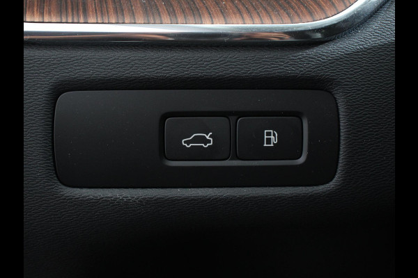 Volvo XC60 2.0 T6 Plug-in hybrid AWD Ultimate Dark Luchtvering Electrisch Panorama dak Google Services Dab Camera Half Leder Seat Comfort Pack