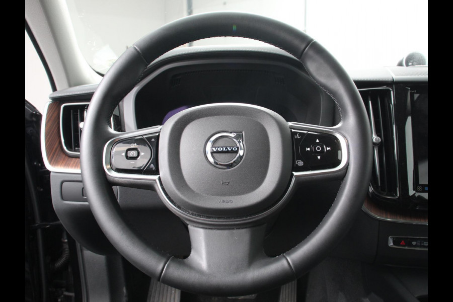Volvo XC60 2.0 T6 Plug-in hybrid AWD Ultimate Dark Luchtvering Electrisch Panorama dak Google Services Dab Camera Half Leder Seat Comfort Pack