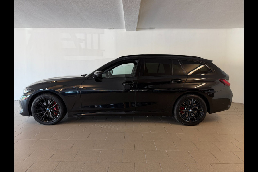 BMW 3 Serie Touring 330e G21 Touring LCI 292PK XTRA BOOST LONG RANGE FACELIFT PANO LEER TREKHAAK HARMAN KARDON SHADOWLINE NIEUWSTA
