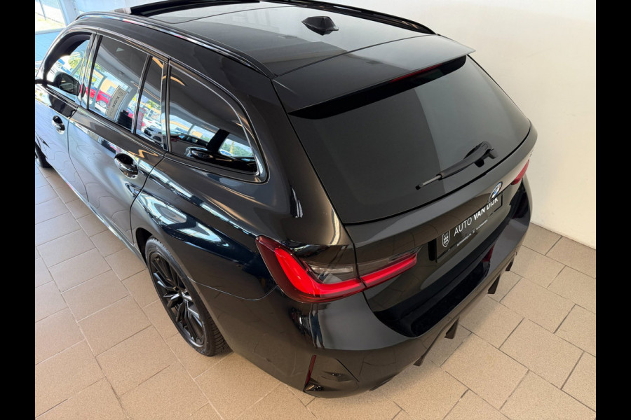 BMW 3 Serie Touring 330e G21 Touring LCI 292PK XTRA BOOST LONG RANGE FACELIFT PANO LEER TREKHAAK HARMAN KARDON SHADOWLINE NIEUWSTA