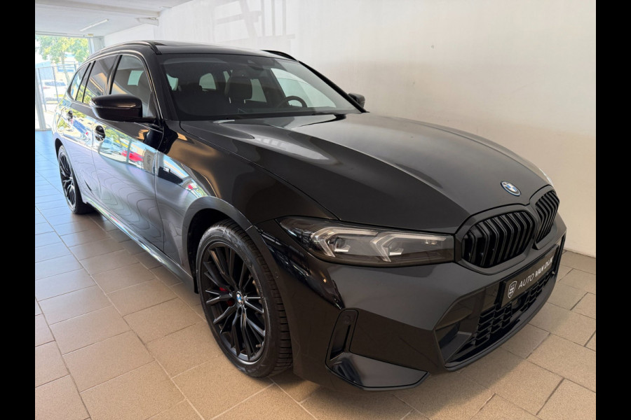 BMW 3 Serie Touring 330e G21 Touring LCI 292PK XTRA BOOST LONG RANGE FACELIFT PANO LEER TREKHAAK HARMAN KARDON SHADOWLINE NIEUWSTA