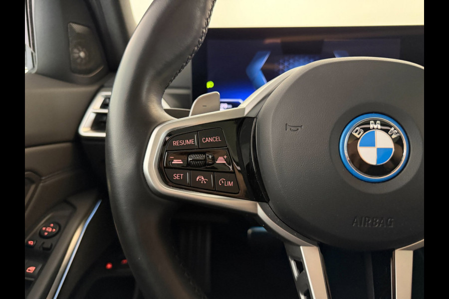 BMW 3 Serie Touring 330e G21 Touring LCI 292PK XTRA BOOST LONG RANGE FACELIFT PANO LEER TREKHAAK HARMAN KARDON SHADOWLINE NIEUWSTA
