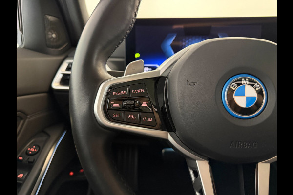 BMW 3 Serie Touring 330e G21 Touring LCI 292PK XTRA BOOST LONG RANGE FACELIFT PANO LEER TREKHAAK HARMAN KARDON SHADOWLINE NIEUWSTA