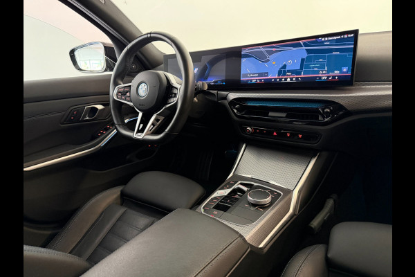 BMW 3 Serie Touring 330e G21 Touring LCI 292PK XTRA BOOST LONG RANGE FACELIFT PANO LEER TREKHAAK HARMAN KARDON SHADOWLINE NIEUWSTA