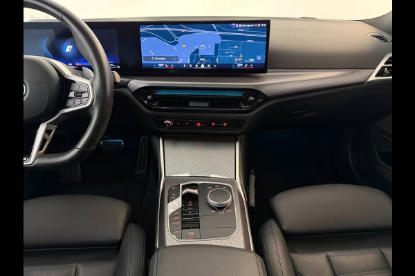 BMW 3 Serie Touring 330e G21 Touring LCI 292PK XTRA BOOST LONG RANGE FACELIFT PANO LEER TREKHAAK HARMAN KARDON SHADOWLINE NIEUWSTA