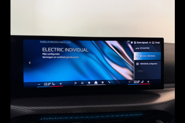 BMW 3 Serie Touring 330e G21 Touring LCI 292PK XTRA BOOST LONG RANGE FACELIFT PANO LEER TREKHAAK HARMAN KARDON SHADOWLINE NIEUWSTA