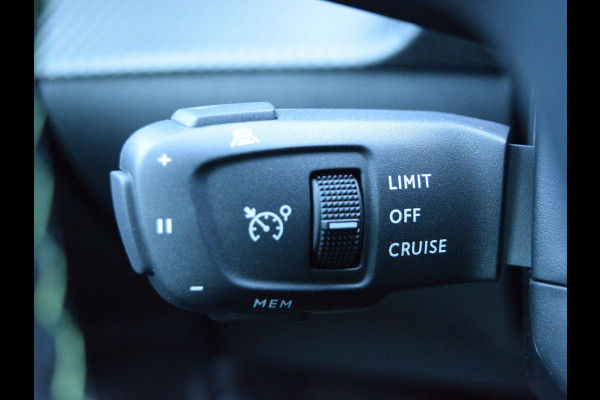 Peugeot 2008 1.2 Hybrid 145 GT adaptive cruise control l 18 inch l 360 camera