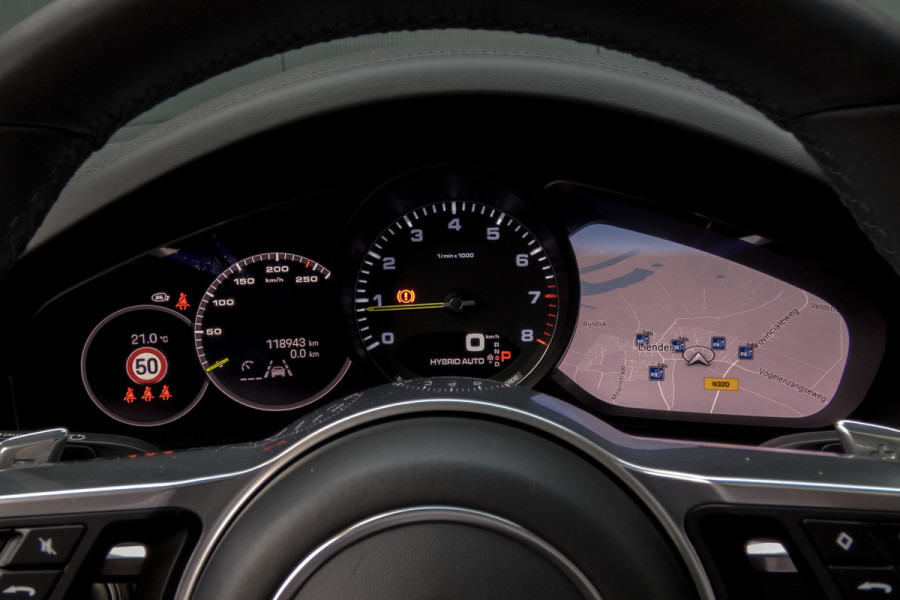 Porsche Cayenne Coupé 3.0 E-Hybrid Platinum Edition | Sport Chrono | Luchtvering | GTS Stoelen| 360° | BOSE | HUD | Elek. Trekhaak