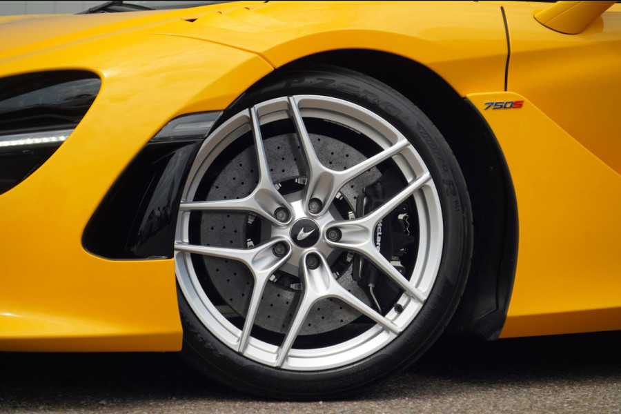 McLaren 750S Spider / Vulcano Yellow / Lift System / Elektrochromic Roof / Bowers & Wilkens Sound / Apple Carplay / 360 Camera