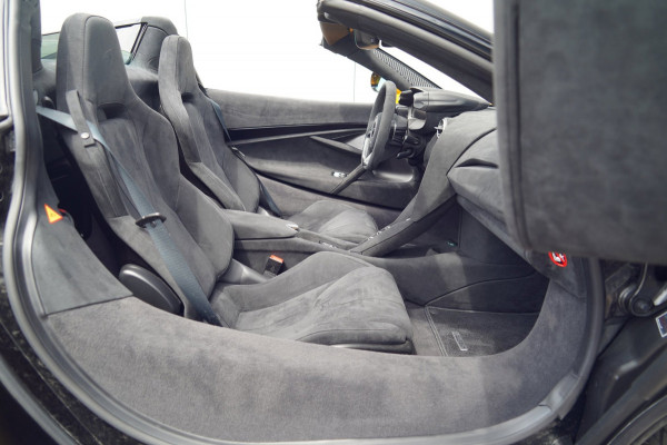 McLaren 750S Spider / Vulcano Yellow / Lift System / Elektrochromic Roof / Bowers & Wilkens Sound / Apple Carplay / 360 Camera