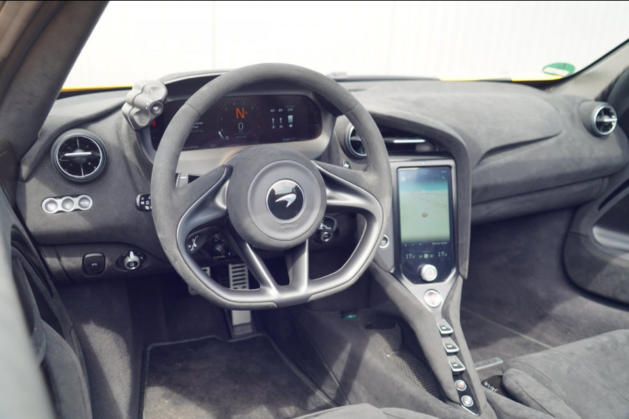 McLaren 750S Spider / Vulcano Yellow / Lift System / Elektrochromic Roof / Bowers & Wilkens Sound / Apple Carplay / 360 Camera