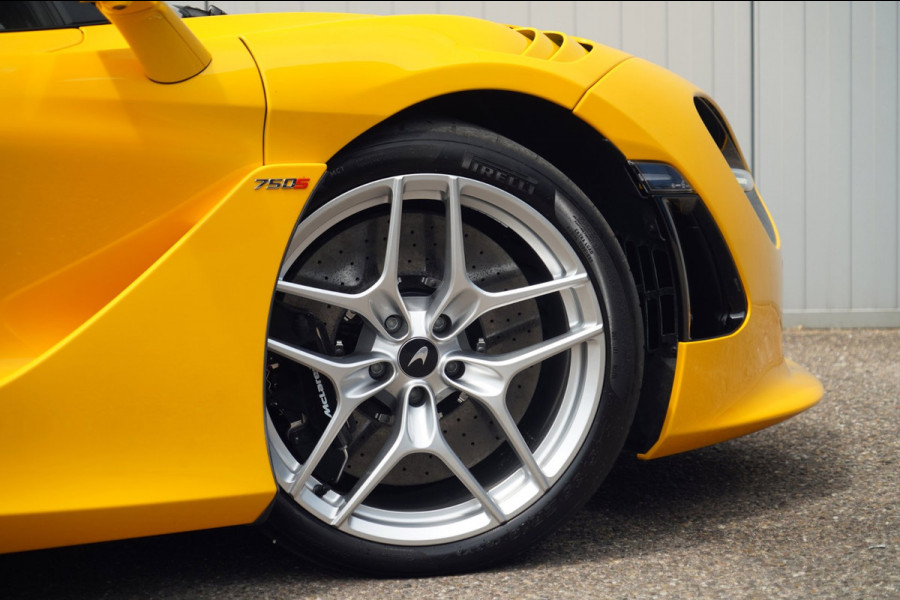 McLaren 750S Spider / Vulcano Yellow / Lift System / Elektrochromic Roof / Bowers & Wilkens Sound / Apple Carplay / 360 Camera