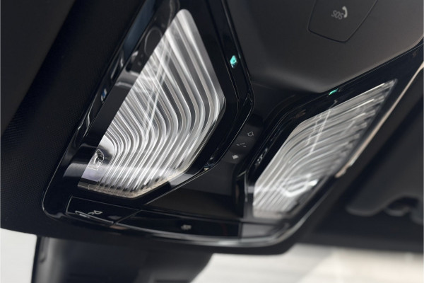 BMW 3 Serie Touring 330e M-Sport | 19,5 kWh Accu | Panodak | Head-Up | Memory | Trekhaak | 360° Camera | Fabrieksgarantie