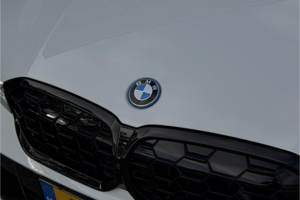 BMW 3 Serie Touring 330e M-Sport | 19,5 kWh Accu | Panodak | Head-Up | Memory | Trekhaak | 360° Camera | Fabrieksgarantie