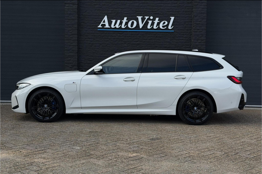 BMW 3 Serie Touring 330e M-Sport | 19,5 kWh Accu | Panodak | Head-Up | Memory | Trekhaak | 360° Camera | Fabrieksgarantie