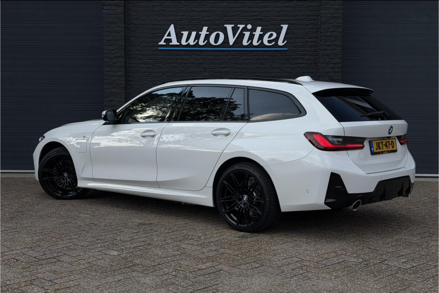 BMW 3 Serie Touring 330e M-Sport | 19,5 kWh Accu | Panodak | Head-Up | Memory | Trekhaak | 360° Camera | Fabrieksgarantie