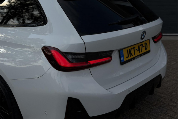BMW 3 Serie Touring 330e M-Sport | 19,5 kWh Accu | Panodak | Head-Up | Memory | Trekhaak | 360° Camera | Fabrieksgarantie