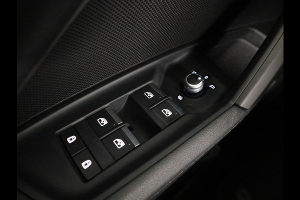 Audi A3 Limousine 30 TFSI S edition 110 pk S-tronic | Verlengde garantie | Navigatie | Parkeersensoren achter | S-Line |