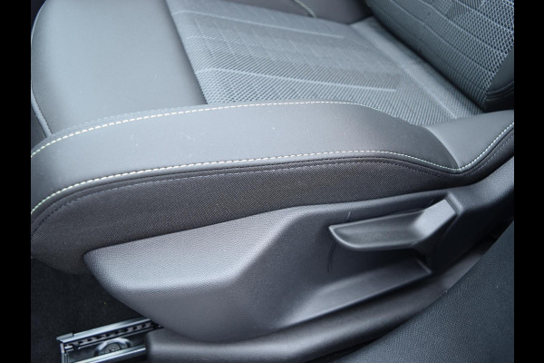 Peugeot E-3008 GT Long Range 230 97 kWh Warmtepomp l 360 vision & Drive Assist Pack l Panoramisch schuifdak Pack