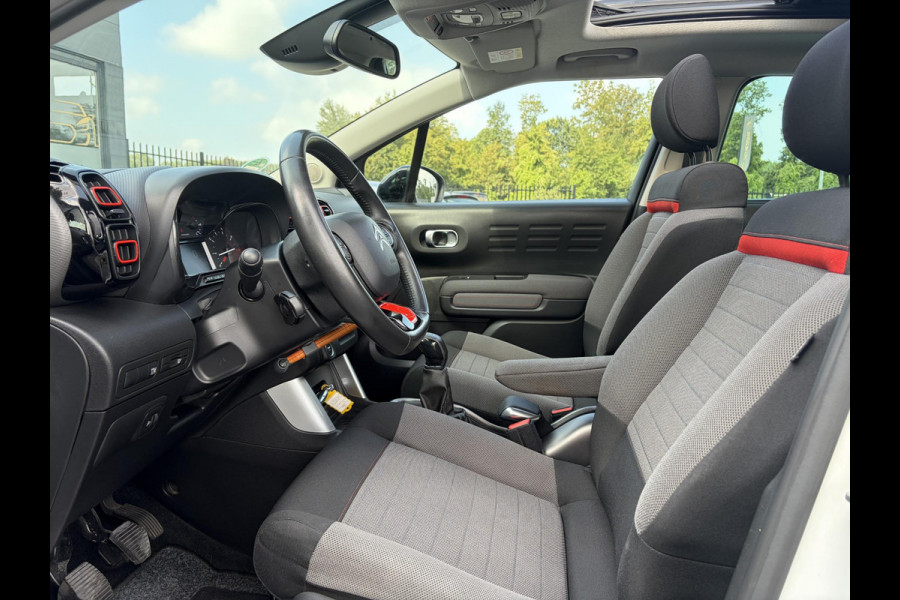 Citroën C3 Aircross 1.2 PureTech S&S Shine D-riem vv in 2024,Draadloze telefoonlader,Carplay,360°Camera,Pano,Navi,Trekhaak,Keyless,PDC V+A,110pk,Dodehoeksensor,Rijstrooksensor,N.A.P,Lm velgen,Apk tot 05-2027