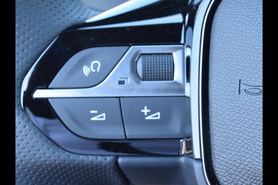 Peugeot e-2008 EV GT Avantage 54 kWh Warmtepomp l Alcantara interieur l 360 camera l Navigatie l adaptive cruise control