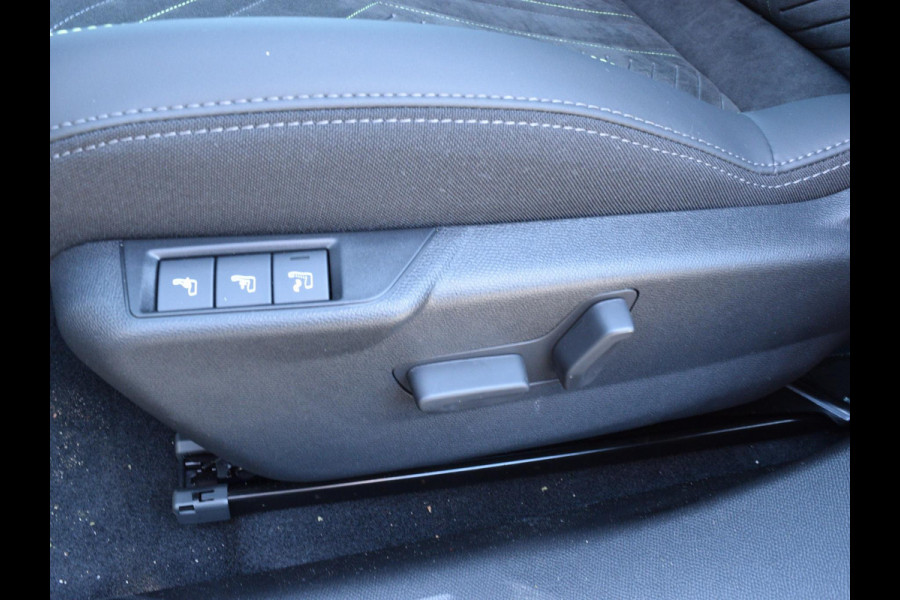 Peugeot e-2008 EV GT Avantage 54 kWh Warmtepomp l Alcantara interieur l 360 camera l Navigatie l adaptive cruise control