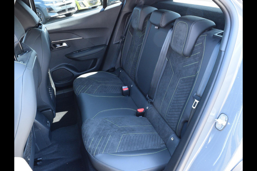 Peugeot e-2008 EV GT Avantage 54 kWh Warmtepomp l Alcantara interieur l 360 camera l Navigatie l adaptive cruise control