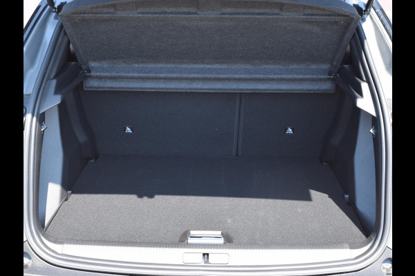 Peugeot e-2008 EV GT Avantage 54 kWh Warmtepomp l Alcantara interieur l 360 camera l Navigatie l adaptive cruise control