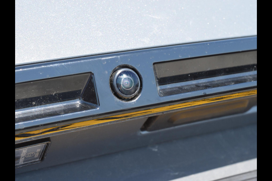 Peugeot e-2008 EV GT Avantage 54 kWh Warmtepomp l Alcantara interieur l 360 camera l Navigatie l adaptive cruise control