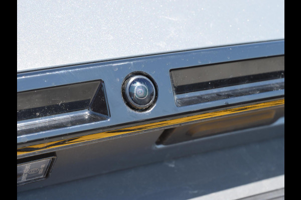 Peugeot e-2008 EV GT Avantage 54 kWh Warmtepomp l Alcantara interieur l 360 camera l Navigatie l adaptive cruise control