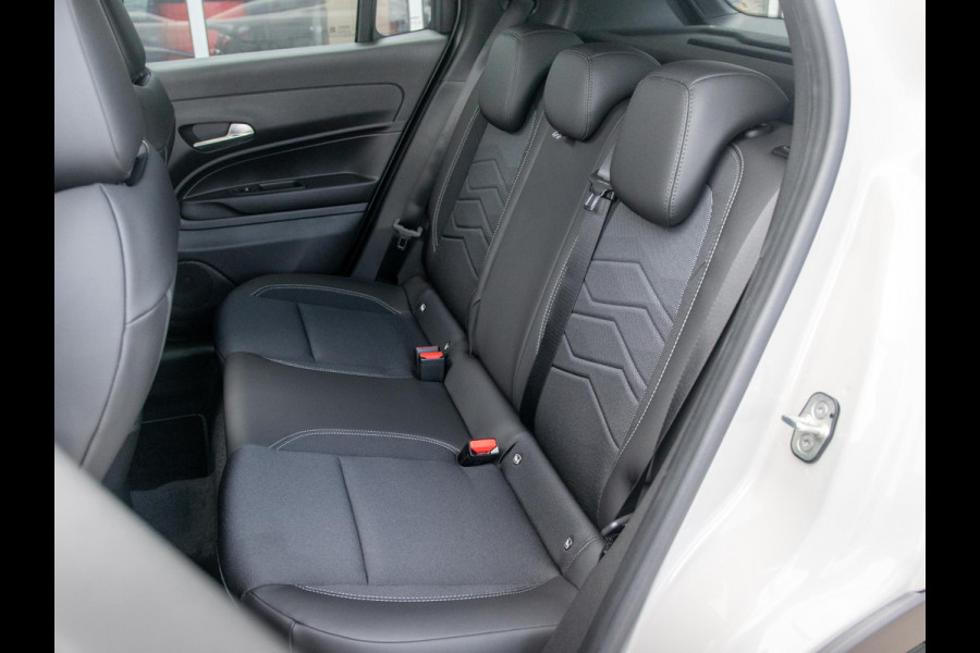 Jeep Avenger Black Edition 54 kWh | Winter Pack | Infotainment&Convenience Pack | Schuif/Kanteldak | Bicolore