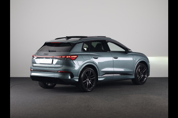 Audi Q4 e-tron S edition quattro performance 82 kWh 340pk | Panoramadak | 1 inch Lichtmetalen velgen | Akoestisch glas | Head up Display | Elek.verst.best.stoel geheugen | Lederen bekleding
