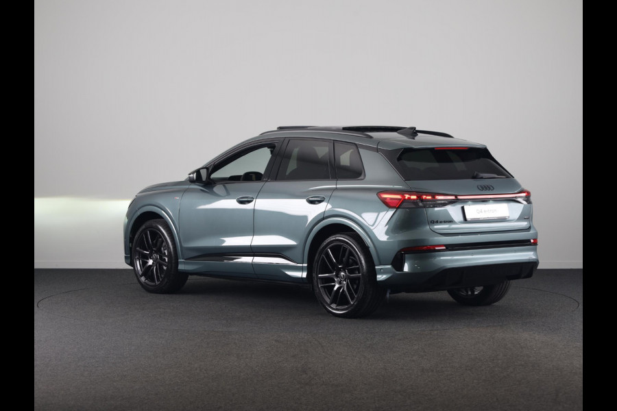 Audi Q4 e-tron S edition quattro performance 82 kWh 340pk | Panoramadak | 1 inch Lichtmetalen velgen | Akoestisch glas | Head up Display | Elek.verst.best.stoel geheugen | Lederen bekleding